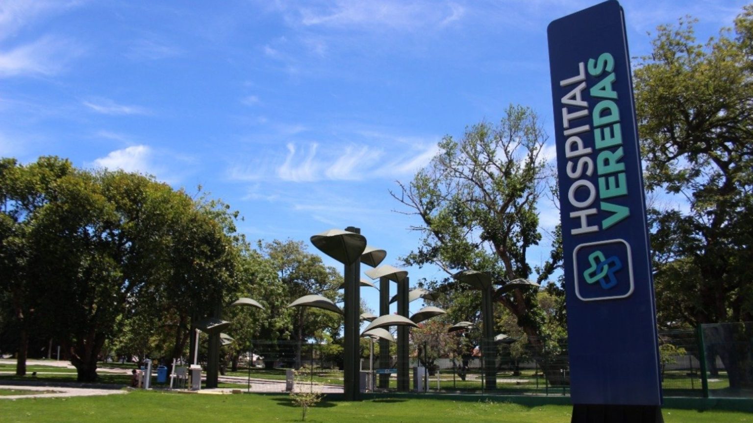 Alegando falta de pagamentos e descumprimento do piso de enfermagem, profissionais do Hospital Veredas entram em greve