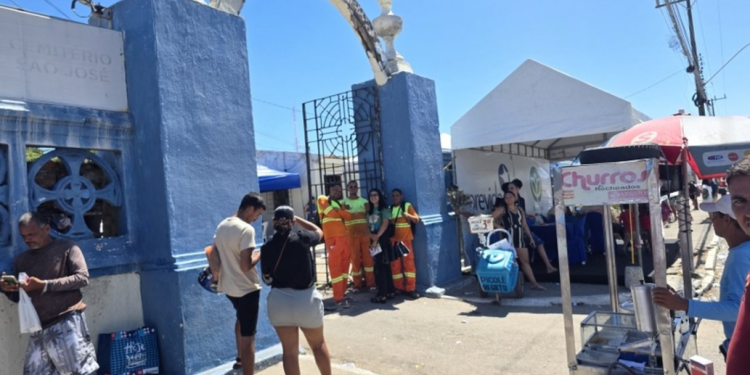 Cemitérios de Maceió registraram cerca de 70 mil visitantes no Dia de Finados