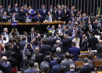 Câmara aprova aumento gradual de licença paternidade, que chegará a 20 dias em três anos