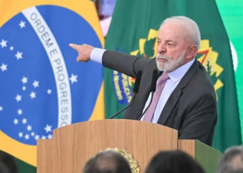 Lula decide ir à Colômbia para discutir Venezuela antes da COP30