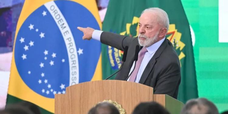 Lula decide ir à Colômbia para discutir Venezuela antes da COP30