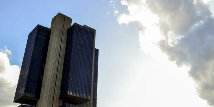Copom decide nesta quarta (4) se mantém Taxa Selic em 15% ao ano