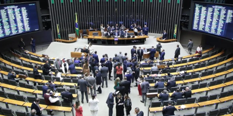 Câmara aprova derrubar resolução que orienta aborto legal em crianças