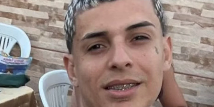 Homem fura bloqueio policial no Rio e morre baleado por PM