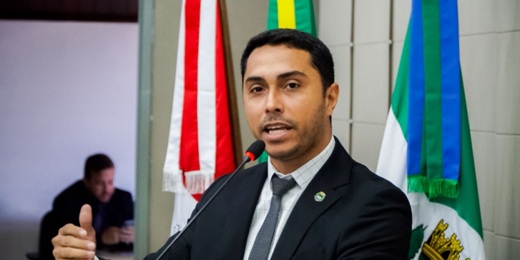 Vereador denuncia que trabalhadores do Shopping Popular estão no prejuízo após furtos de cabos de energia