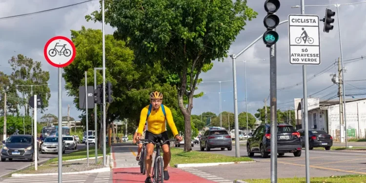 Ciclovia da Avenida Durval de Góes Monteiro é entregue