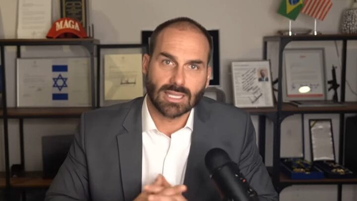 Eduardo Bolsonaro reage a voto de Moraes e fala em “continuação da caça às bruxas”