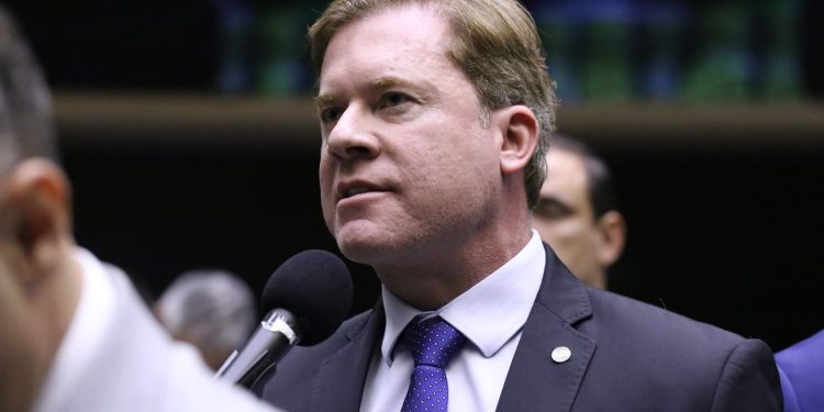 Marx Beltrão lidera defesa pelo saneamento em Alagoas e vota pela urgência de projeto que prioriza municípios vulneráveis