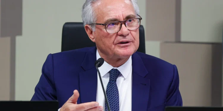 Projeto que amplia faixa de isenção do Imposto de Renda será apresentado no Senado por Renan Calheiros nesta terça (4)