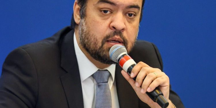 Ministro pede vista e TSE suspende julgamento que pode cassar Cláudio Castro