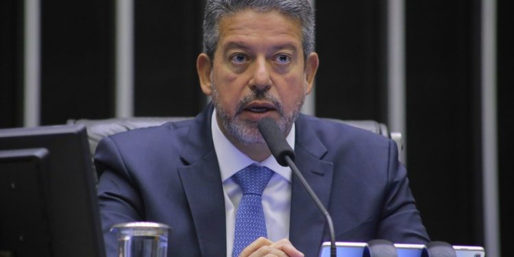 CPI indica que Lira foi alvo de facções e analisa risco a senadores