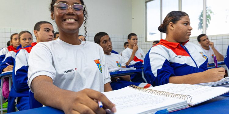 Encerra nesta quarta (12) inscrições do processo seletivo do Colégio Tiradentes