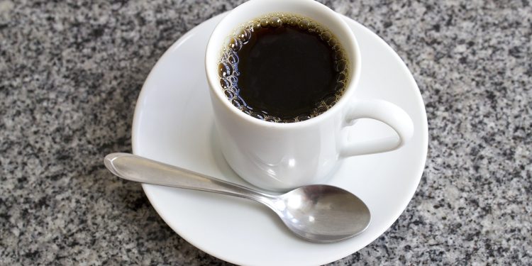 Tomar café todos os dias pode diminuir o risco de arritmia cardíaca, mostra pesquisa