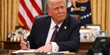 Governo Trump adota diretriz que pode barrar visto para pessoas obesas