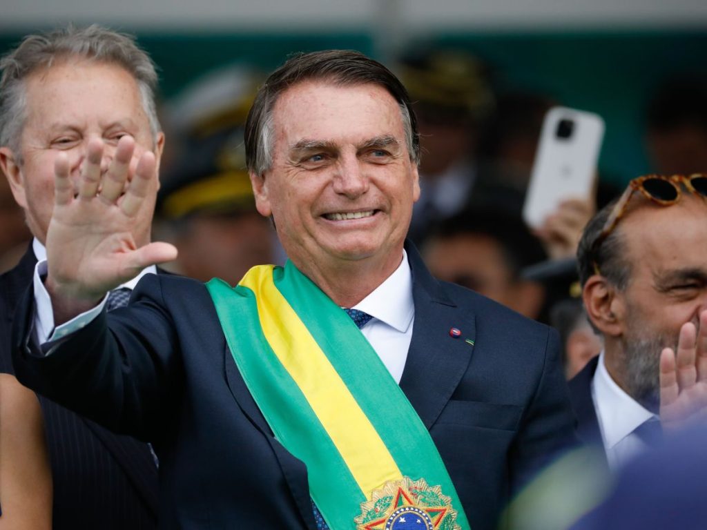 67% dos eleitores acham que Bolsonaro deve abrir mão de candidatura em 2026, diz Quaest