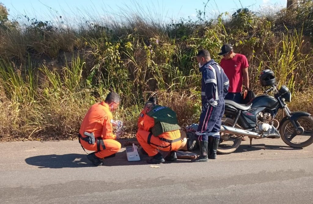 Motociclista de 60 anos morre após colisão com carreta na BR-101, em Teotônio Vilela