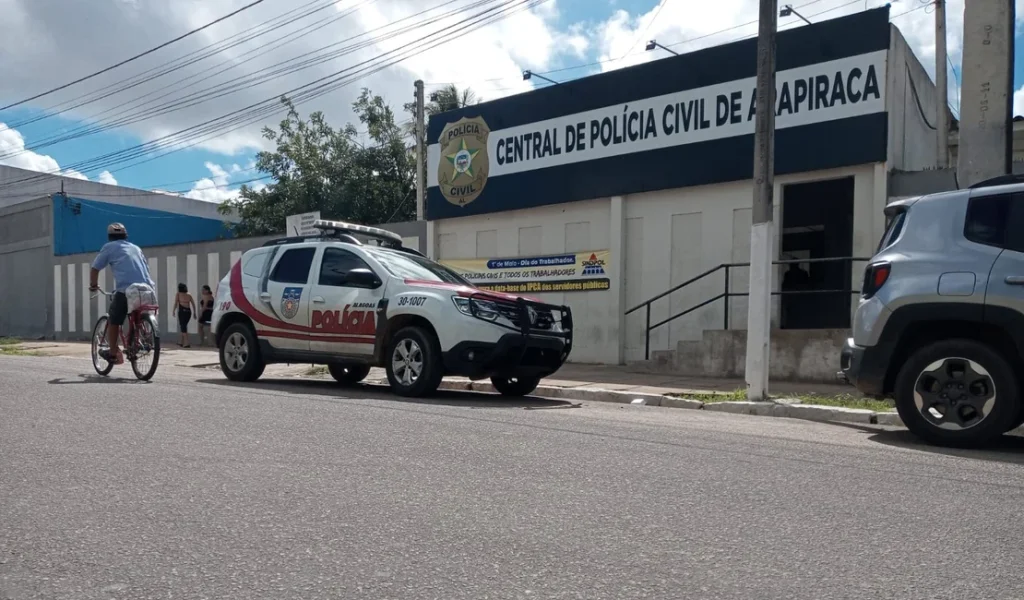 Polícia prende suspeito e apreende drogas após denúncia em Junqueiro e Arapiraca