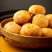 Pão de queijo entra em lista de 50 melhores pães do mundo