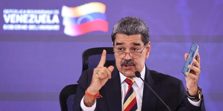 “EUA querem roubar maiores reservas de petróleo do mundo”, diz Maduro