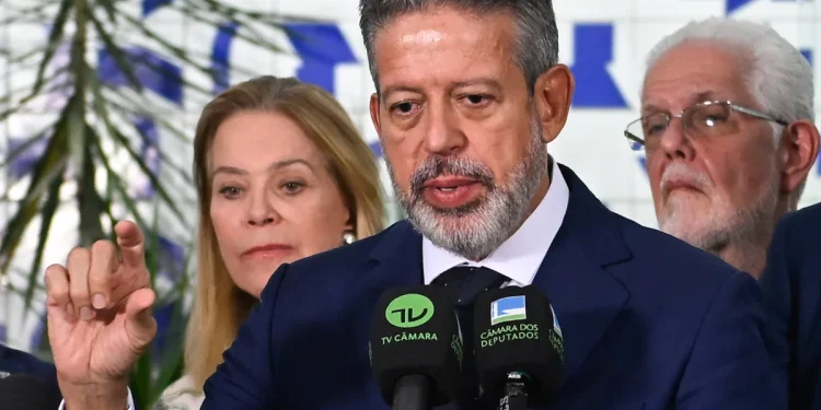 Lira elogia aprovação do IR no Senado e critica “oportunismo”