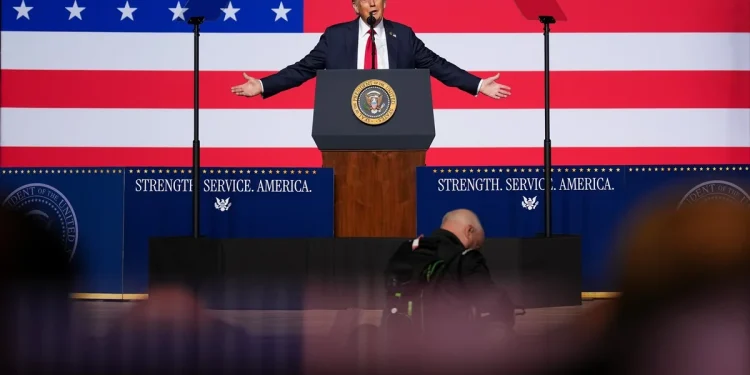 Aprovação de Trump despenca para 37%, menor nível do segundo mandato