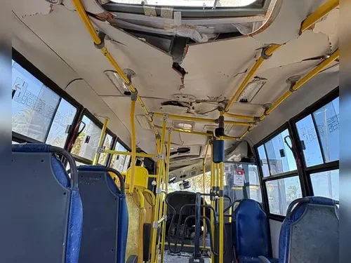 Vítimas de acidente com micro-ônibus no Pontal seguem internadas no HGE; duas em estado grave