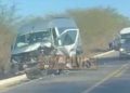Acidente na BR-316: van que transportava romeiros de volta a Água Branca e Pariconha se envolve em acidente de carro