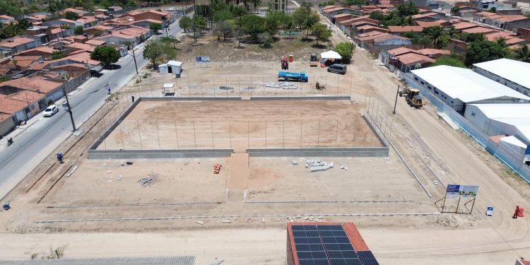 Prefeita Ziane Costa destaca avanço das obras do primeiro centro esportivo comunitário de Delmiro Gouveia