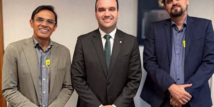 Prefeito Marcos Silva se reúne com deputado federal Luciano Amaral para tratar de ações e investimentos em Messias