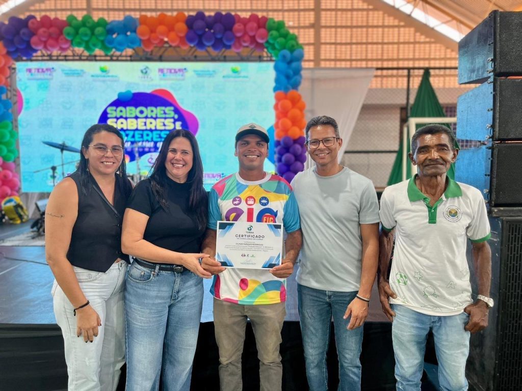 Prefeitura de Branquinha encerra ano letivo da Educação de Jovens e Adultos com feira de empreendedorismo