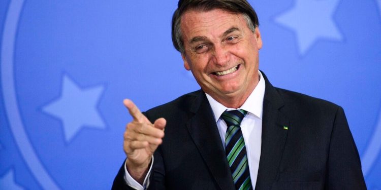 Número de seguidores de Bolsonaro cresce 500 mil mesmo com bloqueio de publicações nas redes sociais