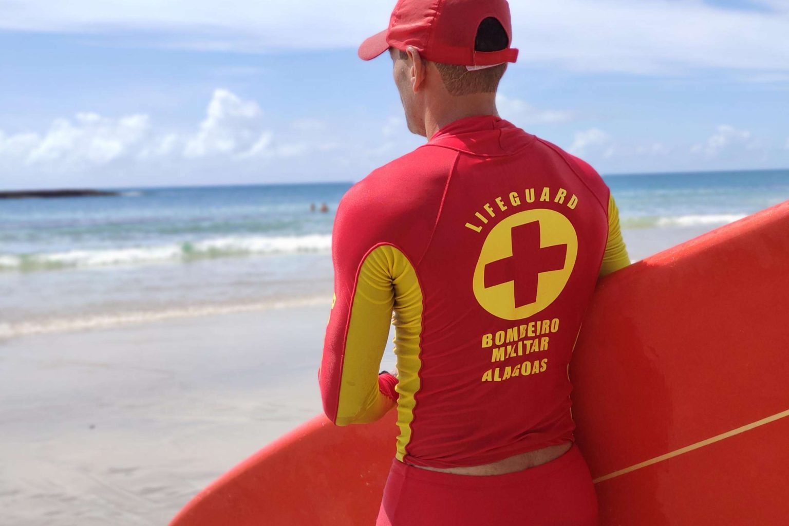 Quatro pessoas são resgatadas de afogamento na Praia do Francês; Alagoas já registra 3.516 casos em 2025