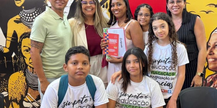 Sinpete: Estudantes de Branquinha brilham com lançamento de livros nas Bienal