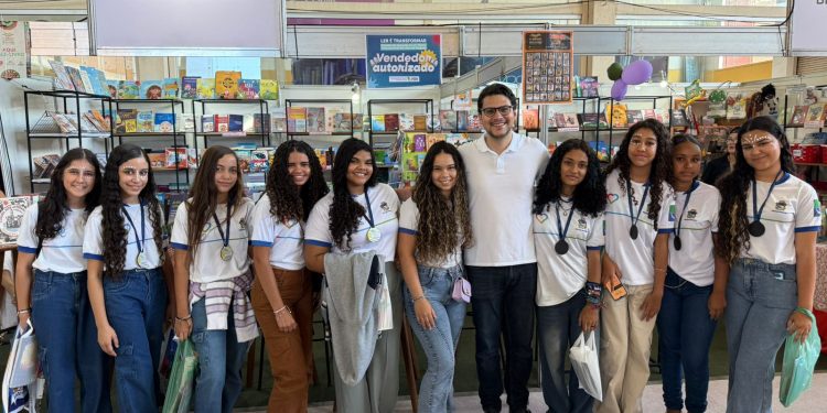 Com vale-livro inédito, alunos da Rede Municipal de Santana do Ipanema participam da 11ª Bienal do Livro de Alagoas
