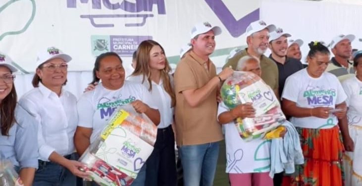 Prefeita Ubiratania Santana e deputado Arthur Lira realizam entrega de cestas básicas em Carneiros