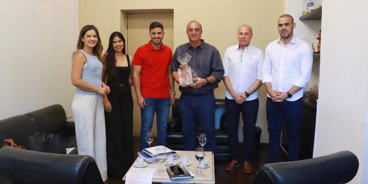 Prefeito Dalminho apresenta projeto AgroLeite em reunião na SEAGRI