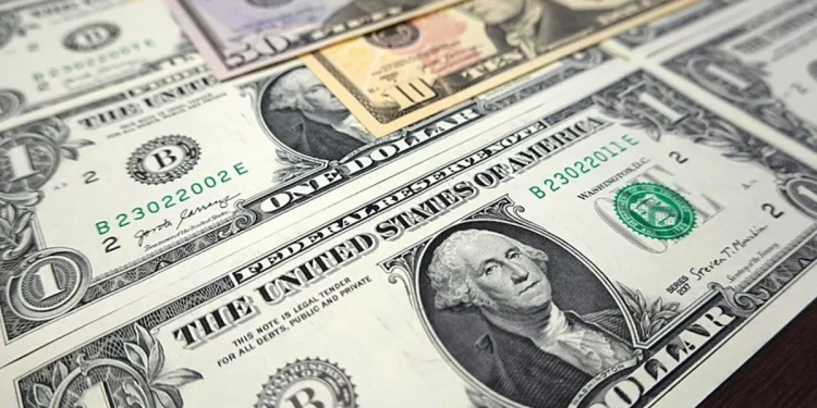 Dólar despenca a R$ 5,36 e Bolsa dispara, batendo 8º recorde seguido