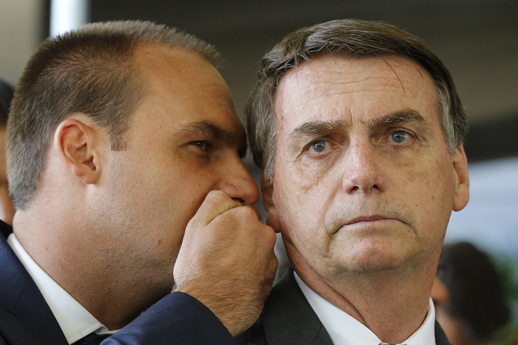 “Ingrato do c4ralho”: investigações da PF revelam xingamentos de Eduardo a Bolsonaro