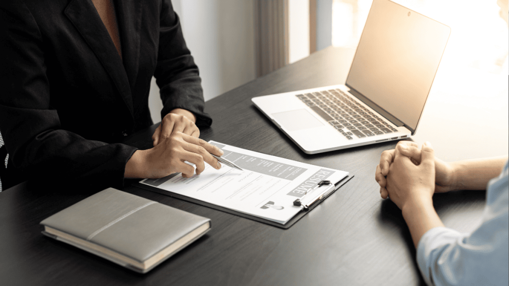 Procura por emprego há mais de 2 anos recua 17,8% no terceiro trimestre, aponta IBGE