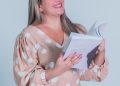 Acadêmica prestigiada em Alagoas, Alane Menezes lança livro na Bienal Internacional do Livro