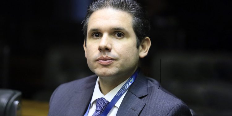 Ao defender projeto antifacção, Motta assegura: “Câmara não permitirá que PF perca prerrogativas”