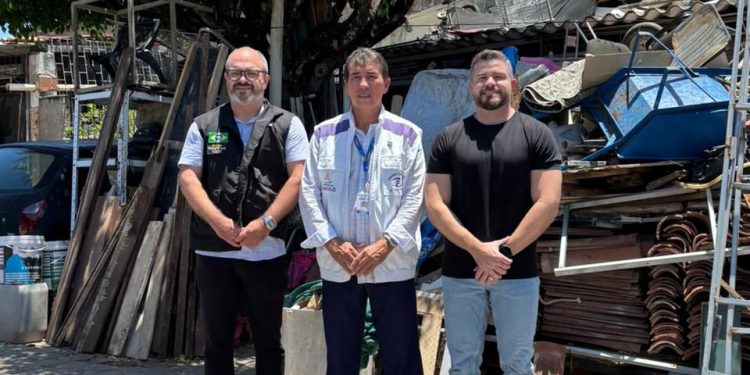 Vereador Delegado Thiago Prado solicita retirada de barracos instalados por acumulador no Jacintinho