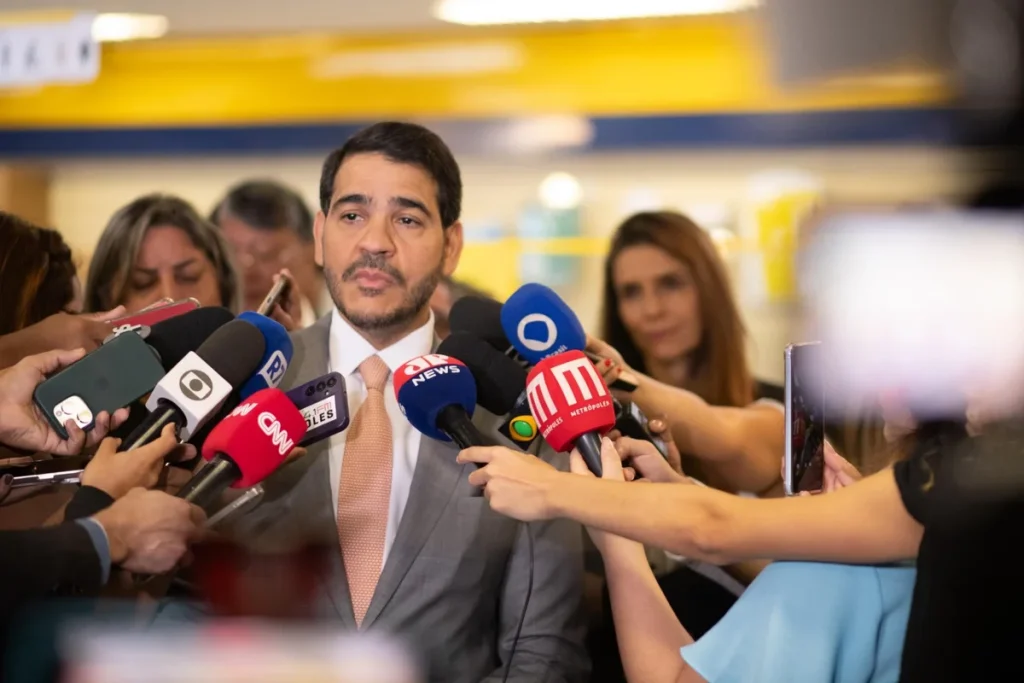 Jorge Messias busca apoio do Centrão e direita para aprovação no Senado