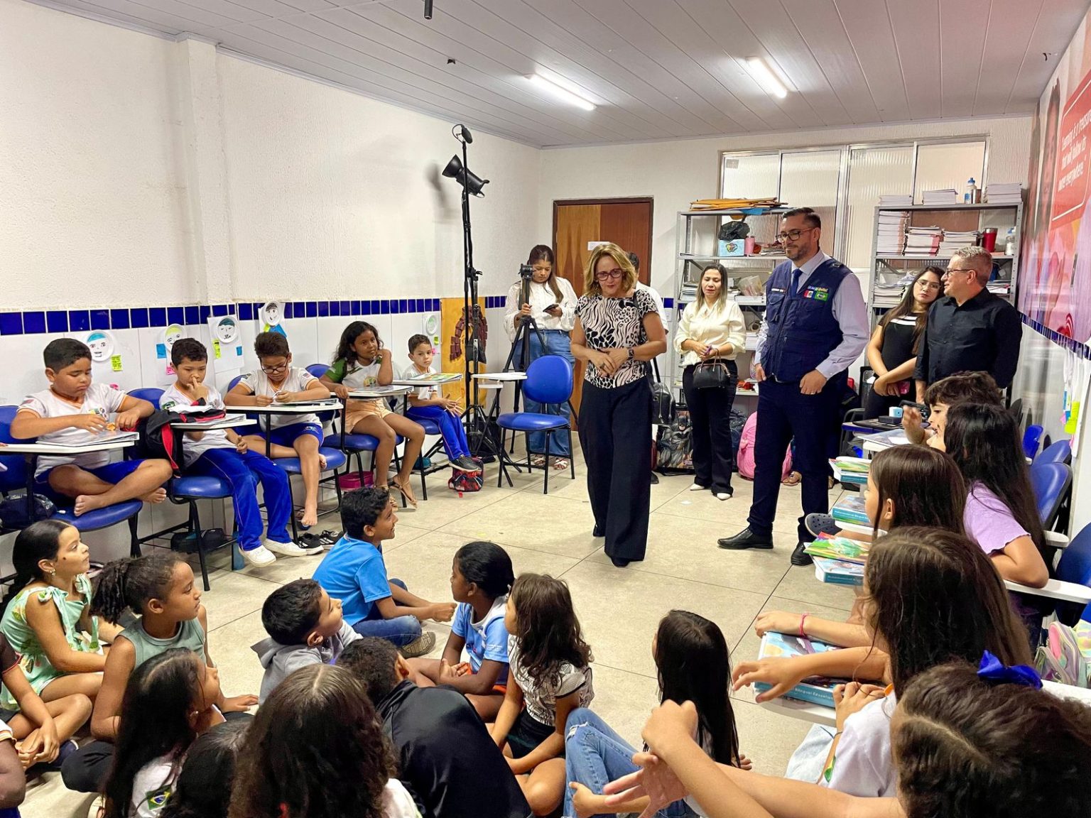 Leonardo Dias visita escola bilíngue em Pilar e destaca impacto do método que será implantado em Maceió