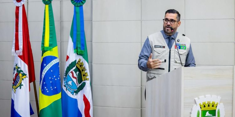 Lei de Leonardo Dias que estabelece multa de 5 mil por uso ofensivo de símbolos cristãos é aprovada