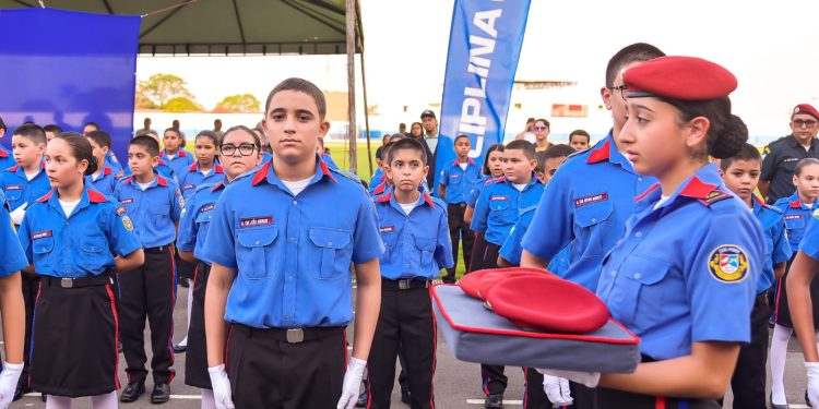 Modelo de escolas cívico-militares avança em estados governados pela esquerda