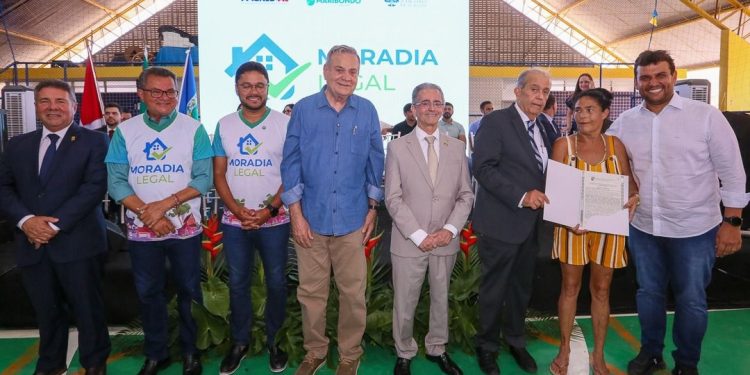 TJAL entrega 156 títulos de propriedade a moradores de Maribondo através do Moradia Legal