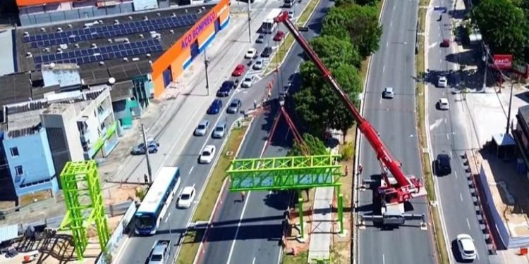 Trecho da Durval de Góes Monteiro será interditado neste sábado para avanço das obras da passarela do Canaã