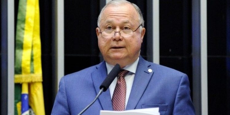 Presidente da CCJ, deputado Paulo Azi, suspende análise de projeto que iguala facções a terroristas