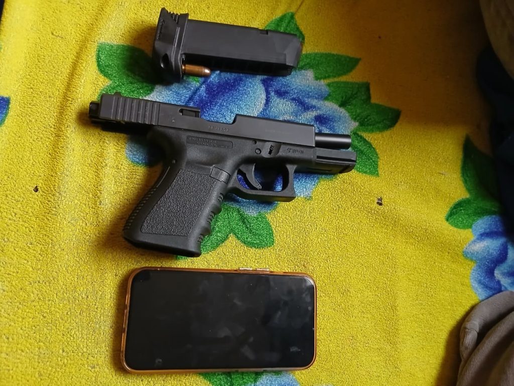 Polícia Civil cumpre mandados e apreende arma em investigação de homicídios em Maceió